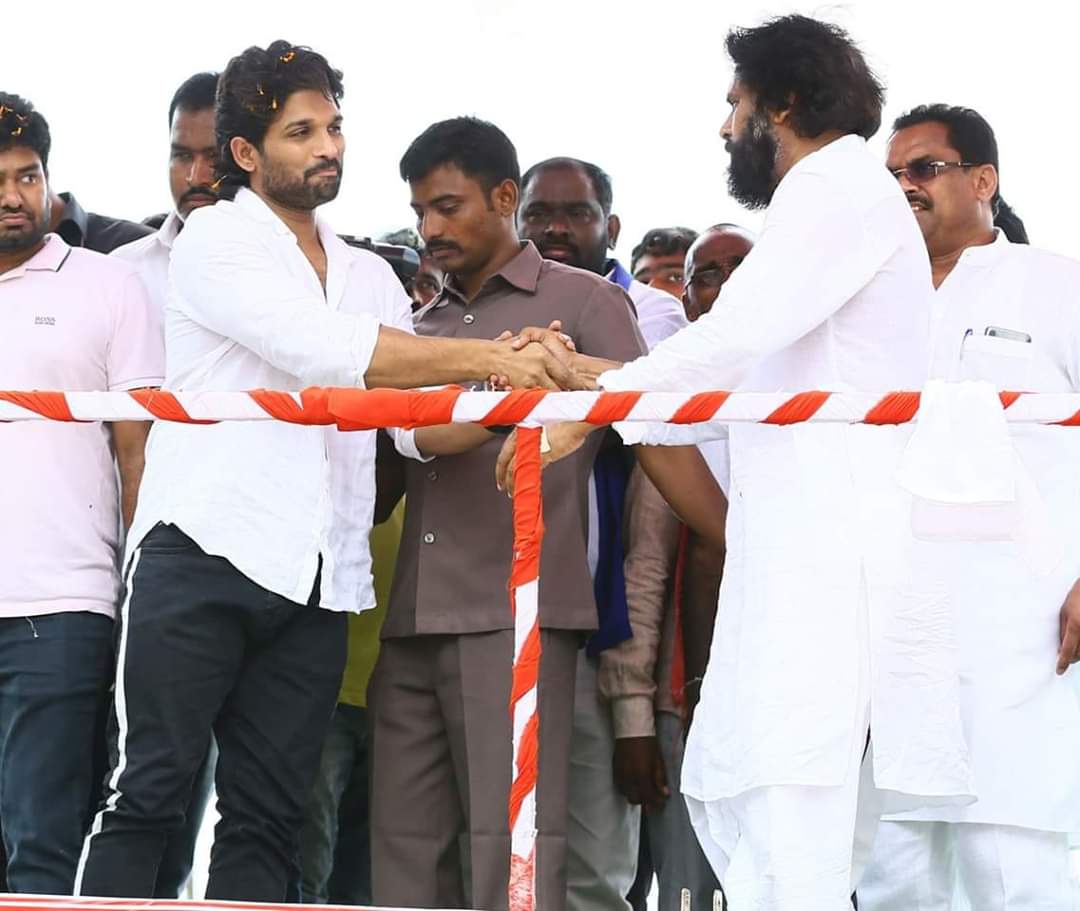 AryaLokesh05's tweet photo. Last year this day
have to face the pain 💔
#PawanKalyan ❣️ @alluarjun 💖
#AAwithpk #April9th https://t.co/PTTA0kApBm