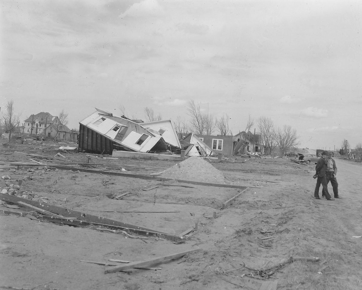 OldWeatherPics's tweet photo. Damage in Higgins, TX, southwest of Woodward, OK, after an F5 tornado on April 9, 1947 (Vernon W. Schaad/U.S. Weather Bureau) https://t.co/MfjpdV28UP
