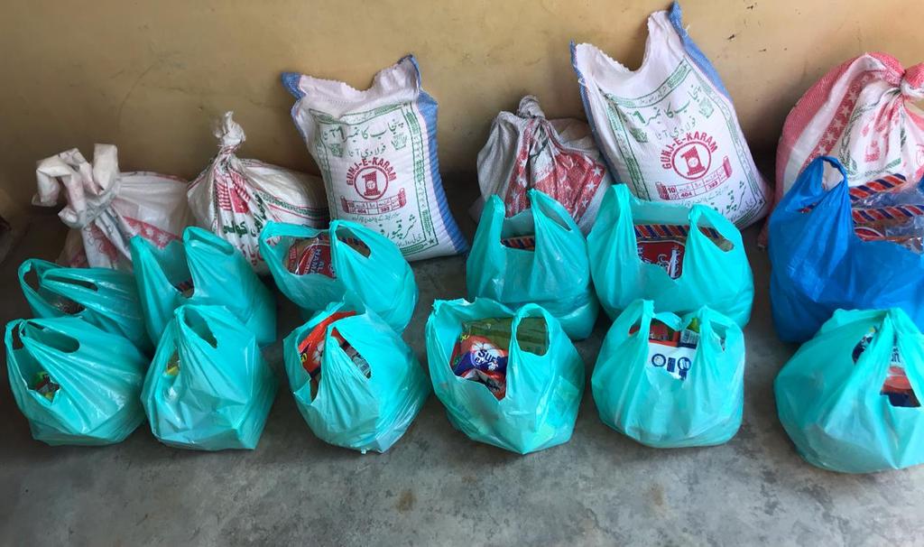 YPOofficial's tweet photo. Ration distribution in Okara By our leading member Dr. Bisma.

#YPO, #JoinYPO, #Ehdeakhuwat, #Pakistan, #share, #help, #Peace, #joinus, #socialwork, #teamyp https://t.co/VIKUj21yCD