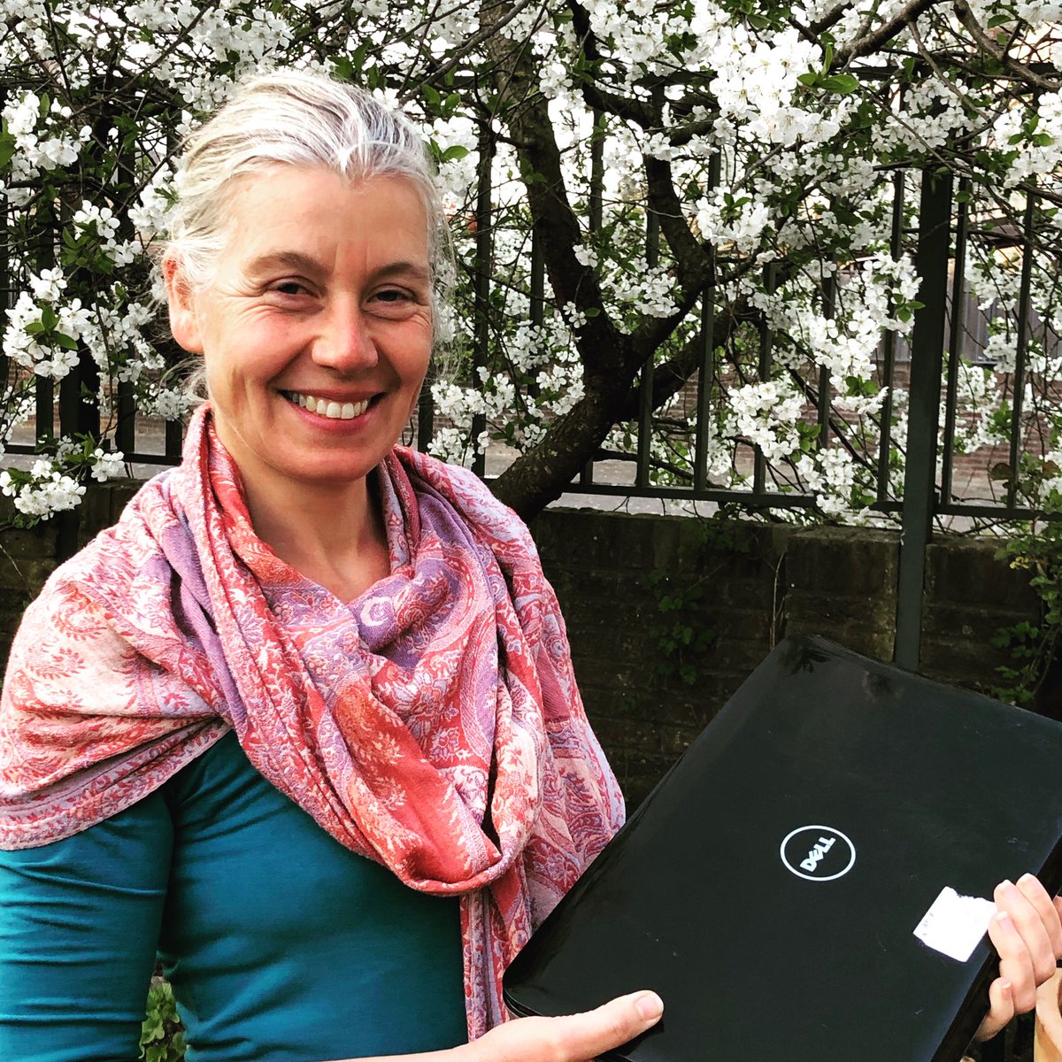 voedselsurplus's tweet photo. Samen met @Restovanharte zorgen we voor laptops zodat hun vaste gasten online samen kunnen eten. Laptop over? Laat het ons weten. Ook hiervoor kunnen wij een waardevolle bestemming vinden. https://t.co/I6HJnRFS7g