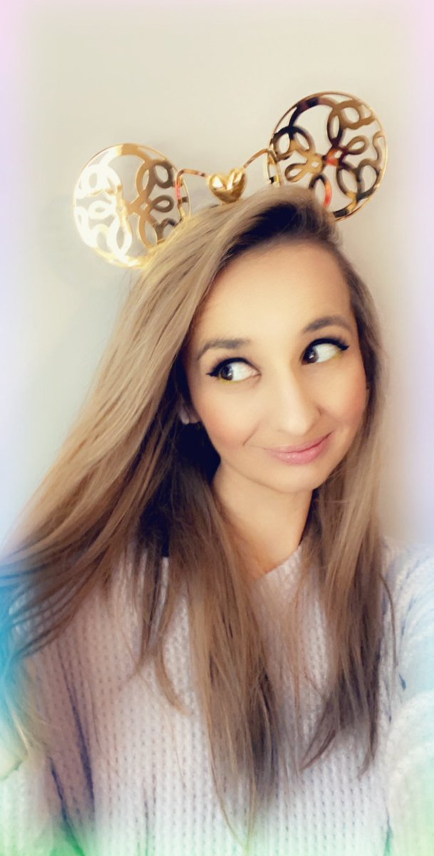 _lyssluna's tweet photo. Ok #distwitter. Here it is! My first give away. A pair of Alex and Ani designer collection ears. (I’m wearing my set in the picture. Yours will be the set in the box). RT and follow to be entered and I’ll pick a winner tomorrow, April 10th at 4pm est. (us residents only pls) https://t.co/C1F6IQaPIk