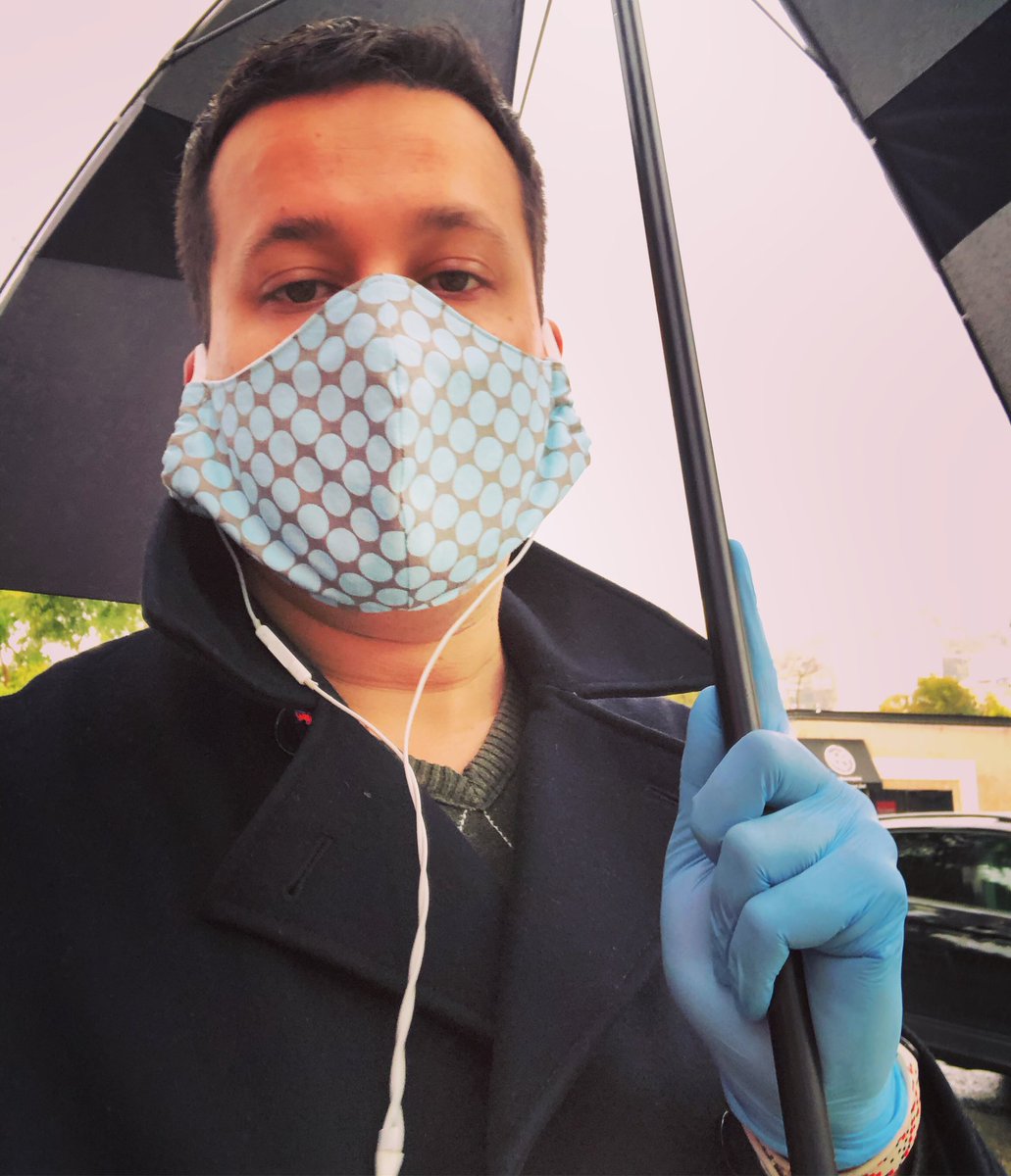 EmpressOfWeHo's tweet image. Sporting my #covid19 #rainyday outfit with mask courtesy of Riley’s mom, gloves from Work, umbrella from @gelsonsmarkets and jacket from #ExpressMen. I’m sheek and protected *tongue pop*