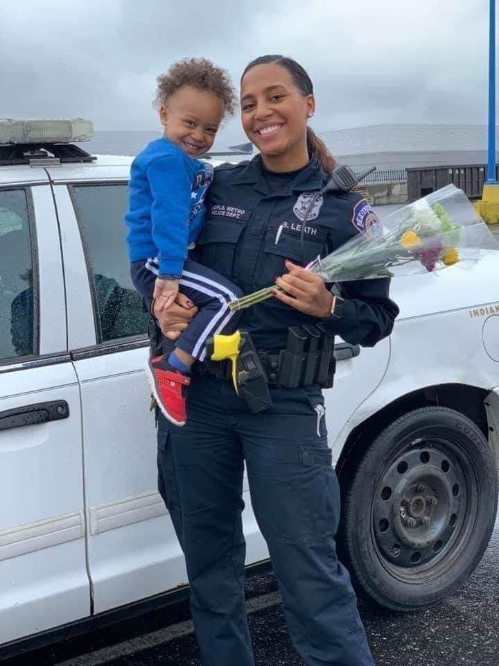 ISPBloomington's tweet photo. HOOSIER HERO... Officer Breann Leath, Indianapolis Metropolitan PD https://t.co/82nVxKITvS Officer Leath was shot &amp; killed responding to a domestic disturbance; selflessly defending her community. A Military Veteran, she is survived by her young son ~ EOW 4/9/2020  #HoosierHero https://t.co/XyizaEY72y