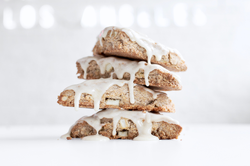 Is it scone or scøne? We honestly don’t know, but these things are delicious. Make them yourself with the "Starters Guide to Getting Baked" Kit. Link in bio.