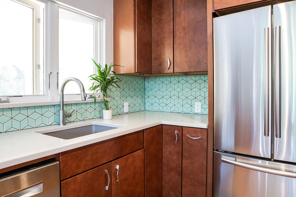 tvlcreative's tweet photo. Capturing colorful moodiness in our Detroit Street kitchen project. This @fireclaytile backsplash and warm @waypointlivingspaces cabinetry leaves lots of room for #swoon. #tvlcreative #interiordesign #stayhome #thisishome #homefest #kitchenideas #kitchendesign #backsplashtile https://t.co/TjQeIht8Ha