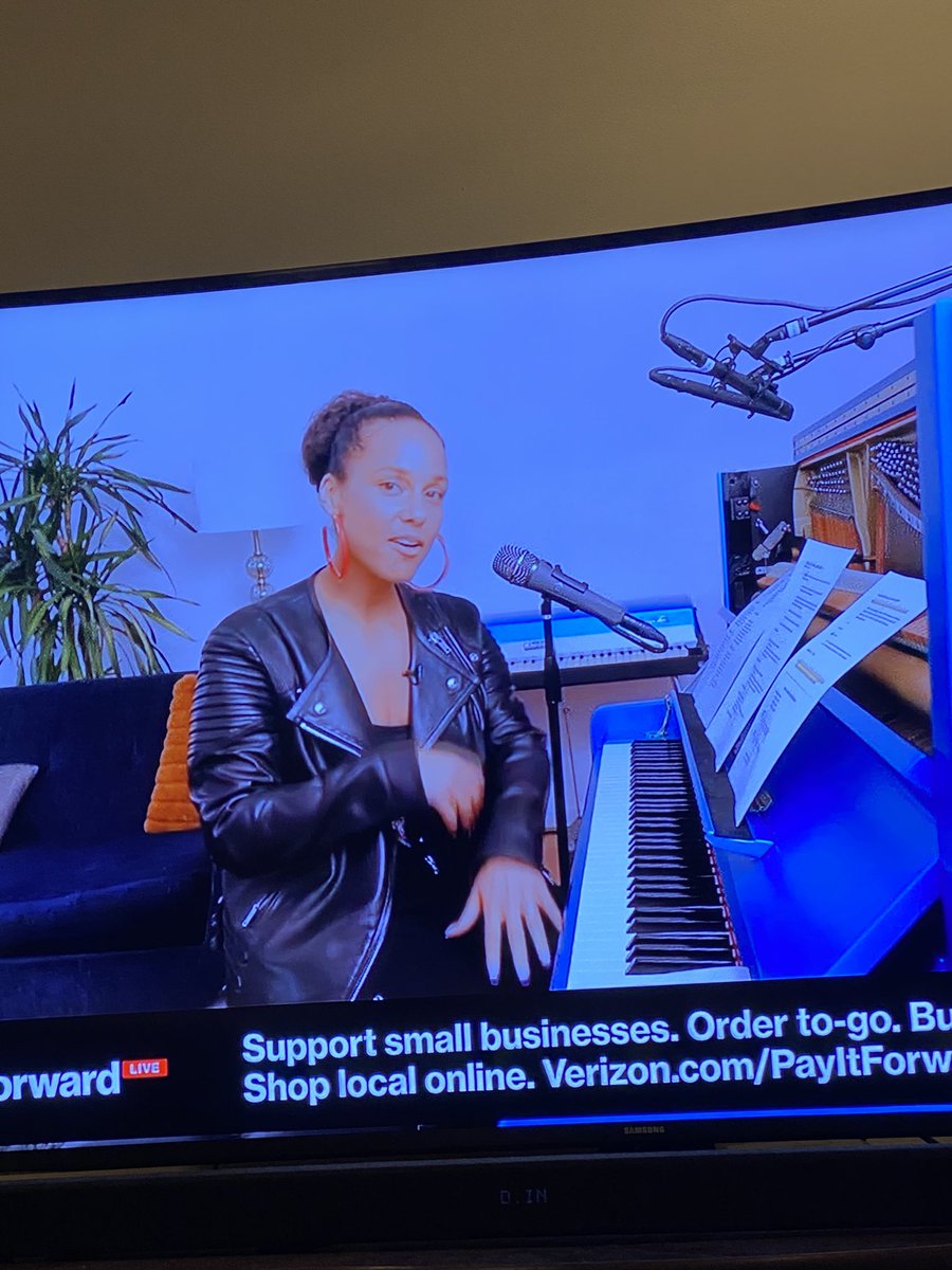 GrassoJanine's tweet photo. Love ⁦@aliciakeys
##PayItForwardLIVE https://t.co/Wh0AyDCpUd