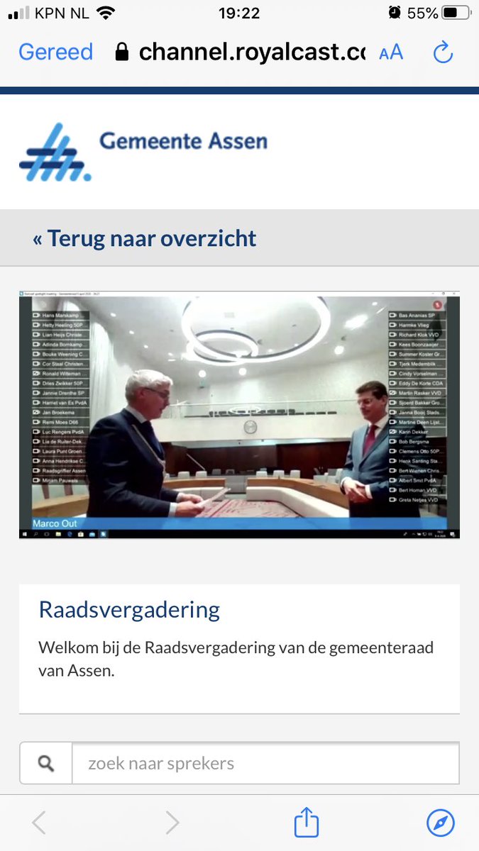 MargrietBenak's tweet photo. Digtaal kijken naar @RaadAssen is wel erg social distance; loeren via scherm naar @MarcoOut e.a. kale beëdiging nieuwe griffier @RaadAssen #johandejonge met geklap en getik op thuistafels van leden @RaadAssen.. Applaus dus... Rare Coronawereld 😱 https://t.co/YZsgVnVbG3