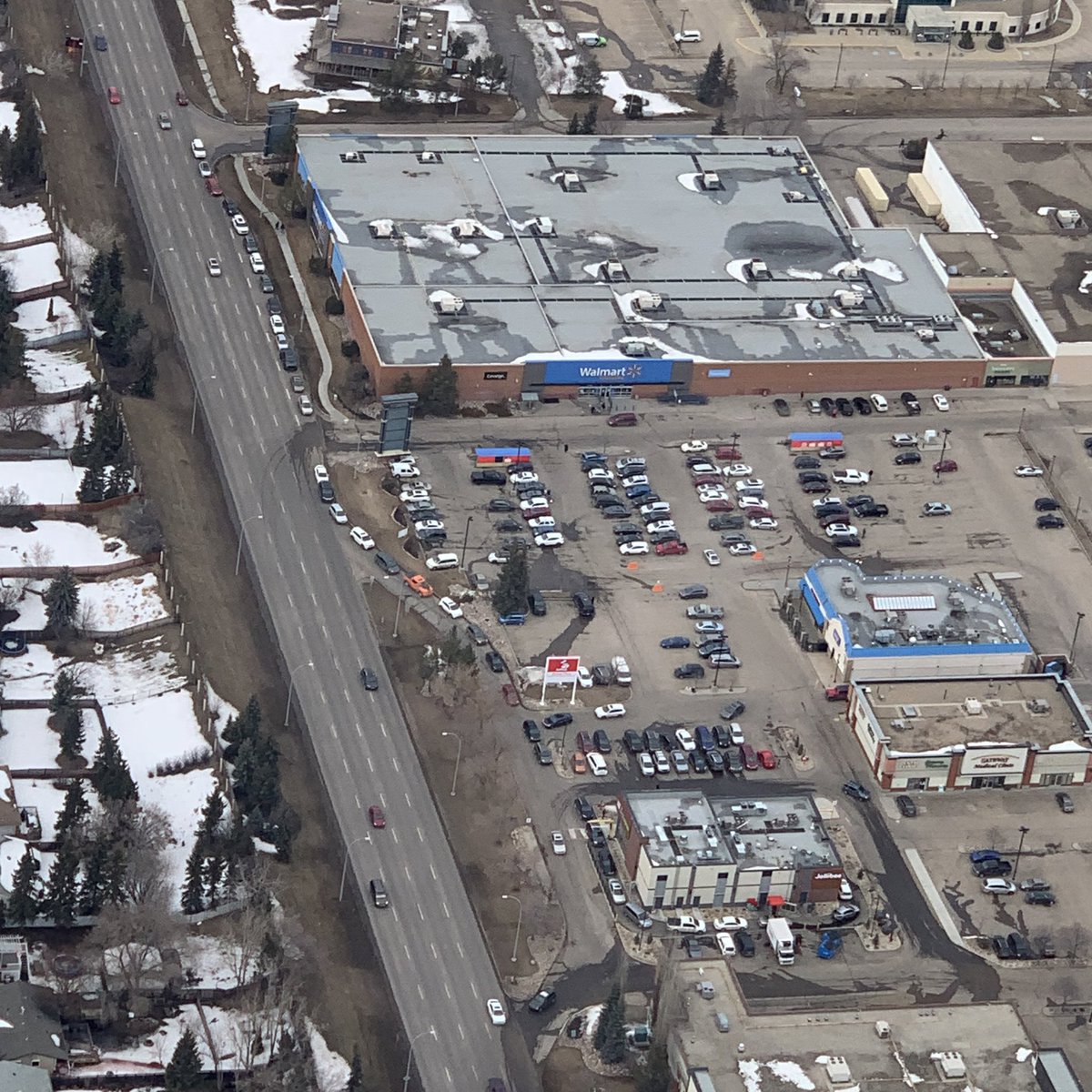 Not a typical traffic delay but... the drive-thru line at Jollibee is so long it’s blocking the furthest left lane of Calgary trail for a short stretch. SB traffic will need to stay centre or right. #yegtraffic