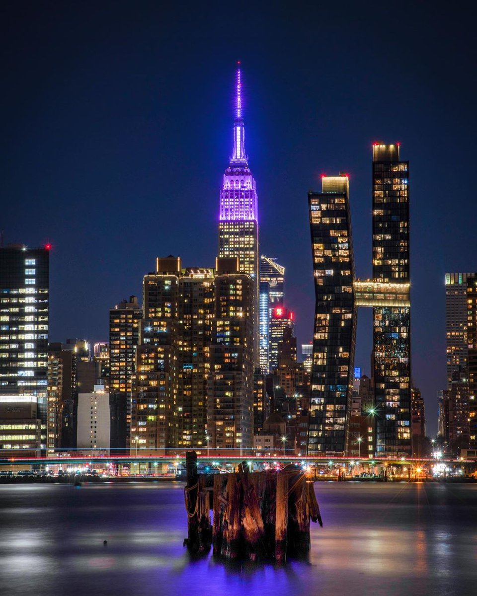 EmpireStateBldg's tweet image. [1/3] 🎶 Guaranteed to raise a smile…
 
Delivering nonstop at-home entertainment with another new music-to-light show! This Sat &amp;amp; Sun @ 12AM ET (midnight Fri &amp;amp; Sat) our lights will dance to a @TheBeatles mash-up, synced live on @iHeartRadio’s @Q1043 each night!
 
📷: vbnlens/IG