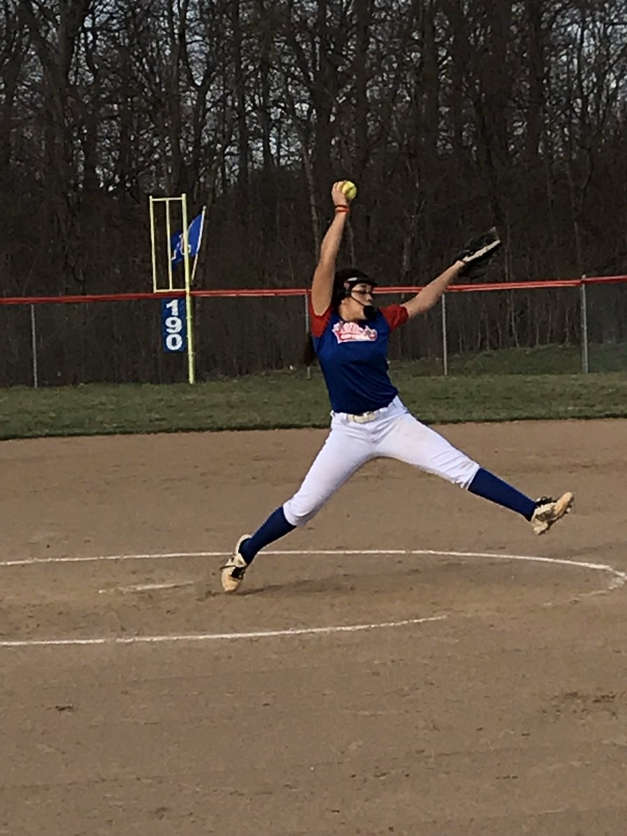 born_angie's tweet photo. Class of 2023 8th Grade Softball Team 🥎🦁 Missing these girls beyond words 😢 Until they can get on the dirt again @MHSMonarchsAD @MvilleSBOH @d1fastpitch1 #PTBAM #MyMonarchMemory https://t.co/G88Wty2dEr
