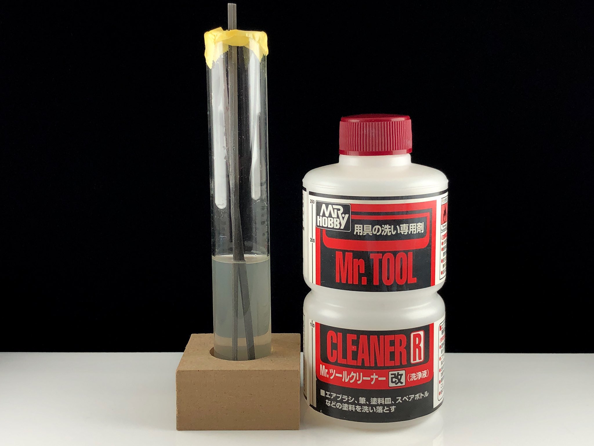 雪丸 作業終わったら鉄ヤスリはツールクリーナーに浸けてプラカスを落とします 入れ物は百均で売ってる試験管 このやり方もtwitterで教わりました これをやっておくと次に使用する時の切削能力が全然違います T Co Uibnkcuxae Twitter