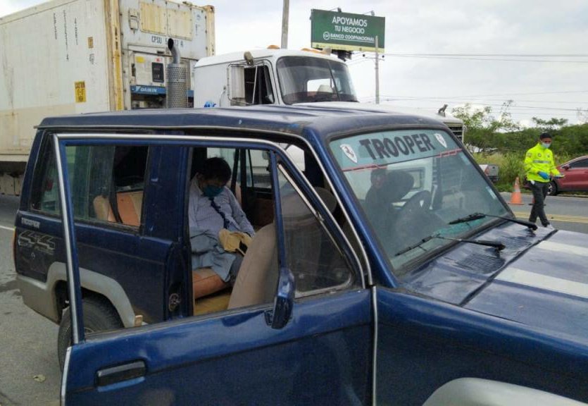 MerakTeam's tweet photo. Tarde de este jueves por medio de las redes sociales  se dio a conocer el caso de un hombre muerto que iba sentado, como pasajero  en un auto que tenía como destino la provincia de Santa Elena.
#ConocerMas
@SthefanieValer1 https://t.co/YPzDIPjIIQ