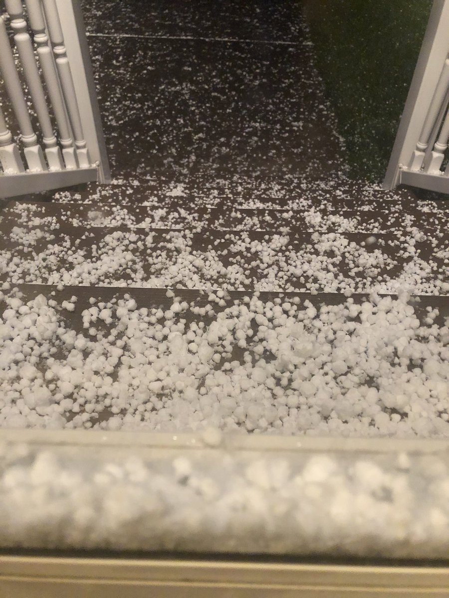 megpagdad's tweet photo. Thunder snow in Hambden @JennHarcher https://t.co/f92j4deSrr