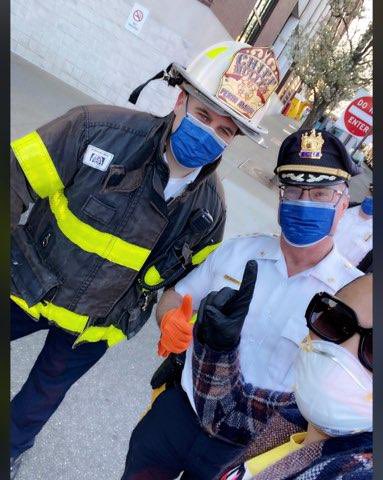 wildadiaz118195's tweet photo. Tonight, in a special show of gratitude, the #PerthAmboy #NJ police and fire department visited the Raritan Medical Center to thank the #healthcareworkers who are treating and protecting our community. God bless #America! 🇺🇸 https://t.co/xooXy875ru