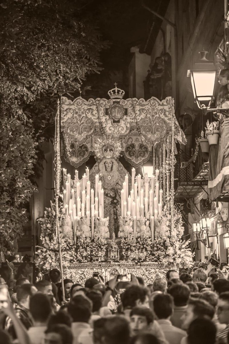 2:35, interior del templo, una última levantá: Por los que fueron auroros en la Tierra y hoy lo son desde el Cielo. Que su bendita Madre de la Aurora nunca los abandone y su recuerdo se renueve cada Jueves Santo.
#ChicotásAurora2020