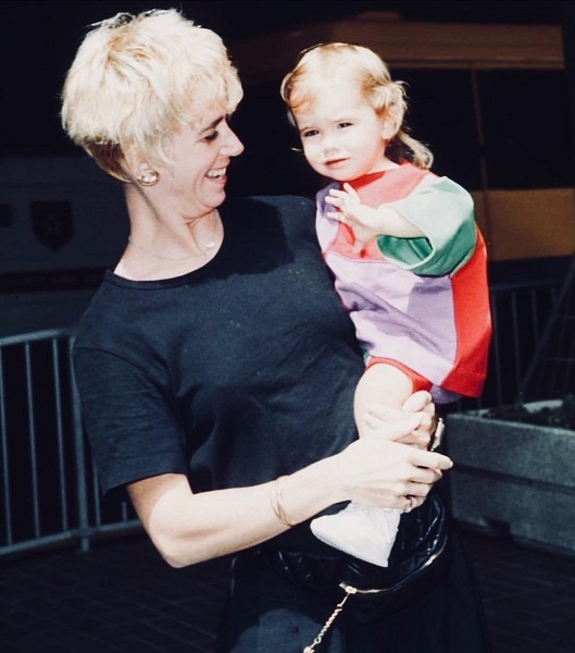 Happy birthday Lily Collins s mom Jill! Thanks for bringing to this world an incredible human being 