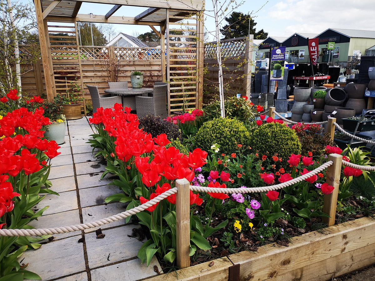 djones1475's tweet photo. Pictures of the show garden at my work.. My team have done an amazing job 😊 https://t.co/aLcFwny7kF