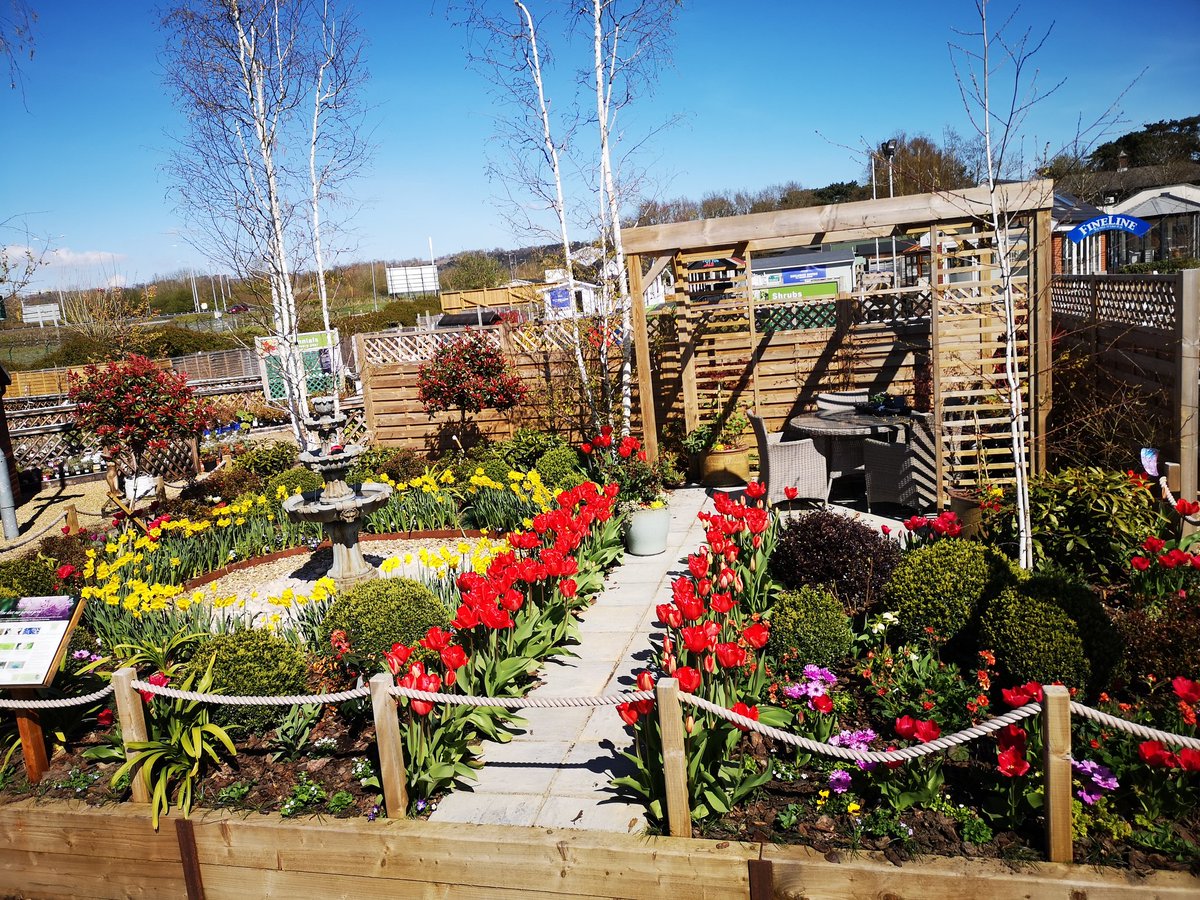 djones1475's tweet photo. Pictures of the show garden at my work.. My team have done an amazing job 😊 https://t.co/aLcFwny7kF
