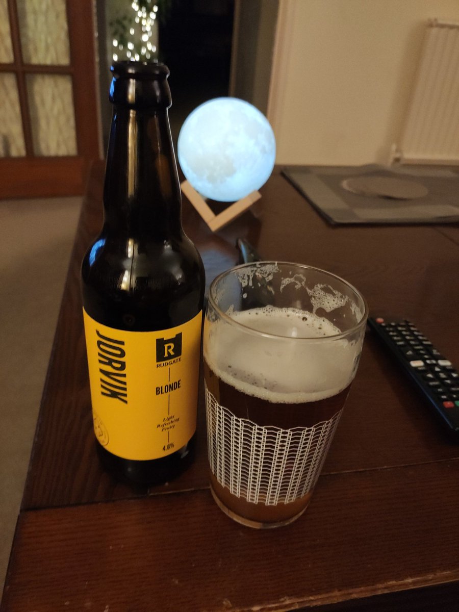 grayum's tweet image. Biscuity, malty, fruity and with a pointy helmet. Like. #BeerBods