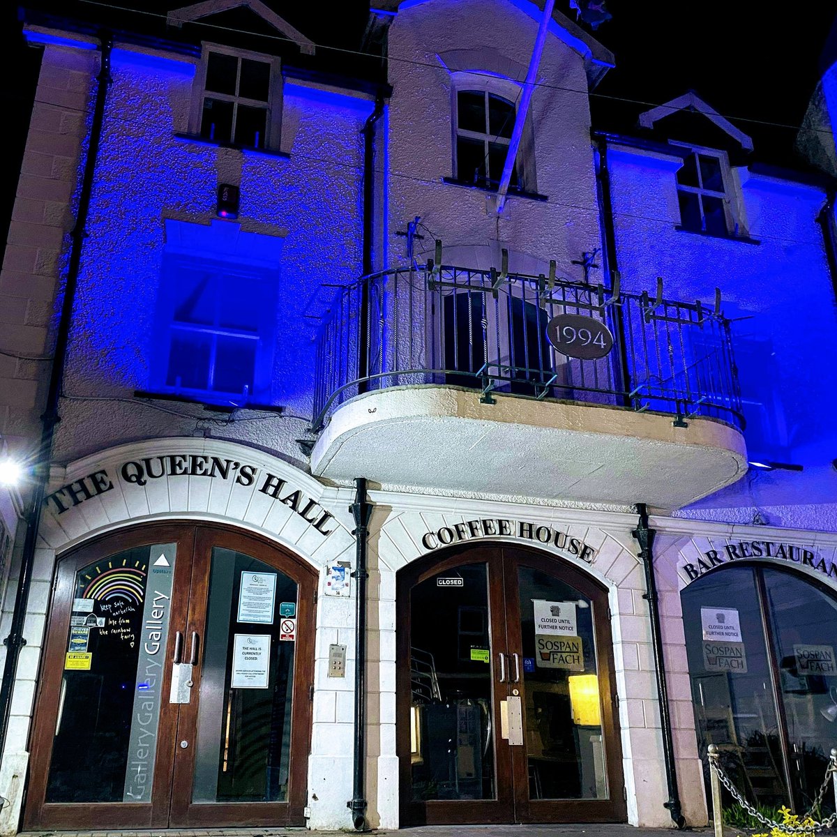 QueensHallNarbs's tweet photo. Lighting up a brilliant blue tonight to celebrate the brilliant essential & front line workers in Pembs and beyond
Thank you for all the hard work and courage shown by you all - you are all incredible
#ClapForOurCarers #ClapForKeyWorkers
#StayHomeForSeb #staysafe #saveournhs https://t.co/Hnn2st5ze6