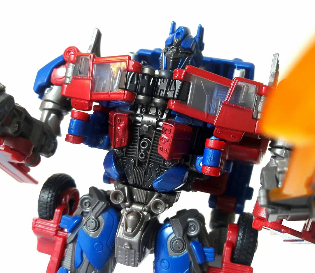 Daniel_ffs's tweet photo. Transformers studio series autobot : OPTIMUS PRIME #transformers #transformersoptimusprime #transformersautobots #toyphotography #toycollector #actionfigurephotography #actionfigurecollector #coleccionistadejuguetes #fotografiadefigurasdeaccion #bajatoysphotography https://t.co/gv8iDWtJRD