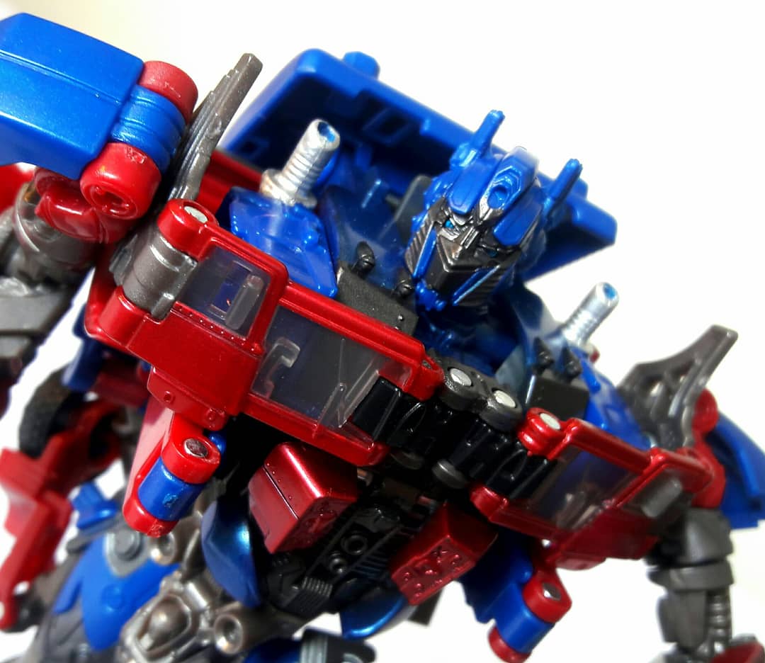 Daniel_ffs's tweet photo. Transformers studio series autobot : OPTIMUS PRIME #transformers #transformersoptimusprime #transformersautobots #toyphotography #toycollector #actionfigurephotography #actionfigurecollector #coleccionistadejuguetes #fotografiadefigurasdeaccion #bajatoysphotography https://t.co/gv8iDWtJRD