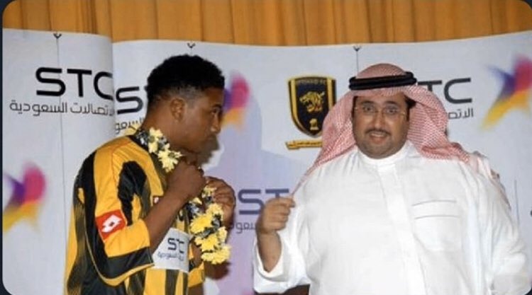 Bndar_18's tweet photo. #منصور_البلوى_مع_24الرياضيه

دايماً تبقى مسيرة الرياضه عندنأ مرتبكه اعلامياً ، تنمر عدم انصاف حجج ضعيفه اعذار غير مقبوله ضعفآ امام نادي مشرف محلي واسيوي خصوصاً نادي الاتحاد يواجه كثير من الاضهادات بالسابق وبالحاضر ، و تصريح منصور البلوي اثبت لنإ  (إن الوإثق الخطوه يمشي ملكا ) 💪🏼 https://t.co/6Pj2JD9wLS