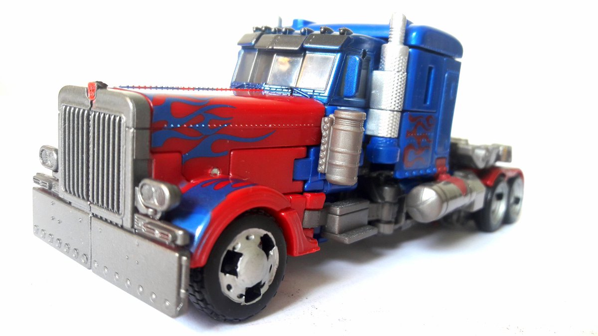 Daniel_ffs's tweet photo. Transformers studio series autobot : OPTIMUS PRIME #transformers #transformersoptimusprime #transformersautobots #toyphotography #toycollector #actionfigurephotography #actionfigurecollector #coleccionistadejuguetes #fotografiadefigurasdeaccion #bajatoysphotography https://t.co/ryy3J6ErQa