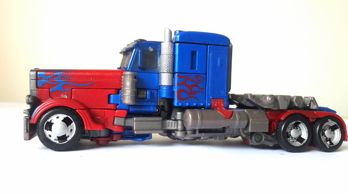 Daniel_ffs's tweet photo. Transformers studio series autobot : OPTIMUS PRIME #transformers #transformersoptimusprime #transformersautobots #toyphotography #toycollector #actionfigurephotography #actionfigurecollector #coleccionistadejuguetes #fotografiadefigurasdeaccion #bajatoysphotography https://t.co/ryy3J6ErQa
