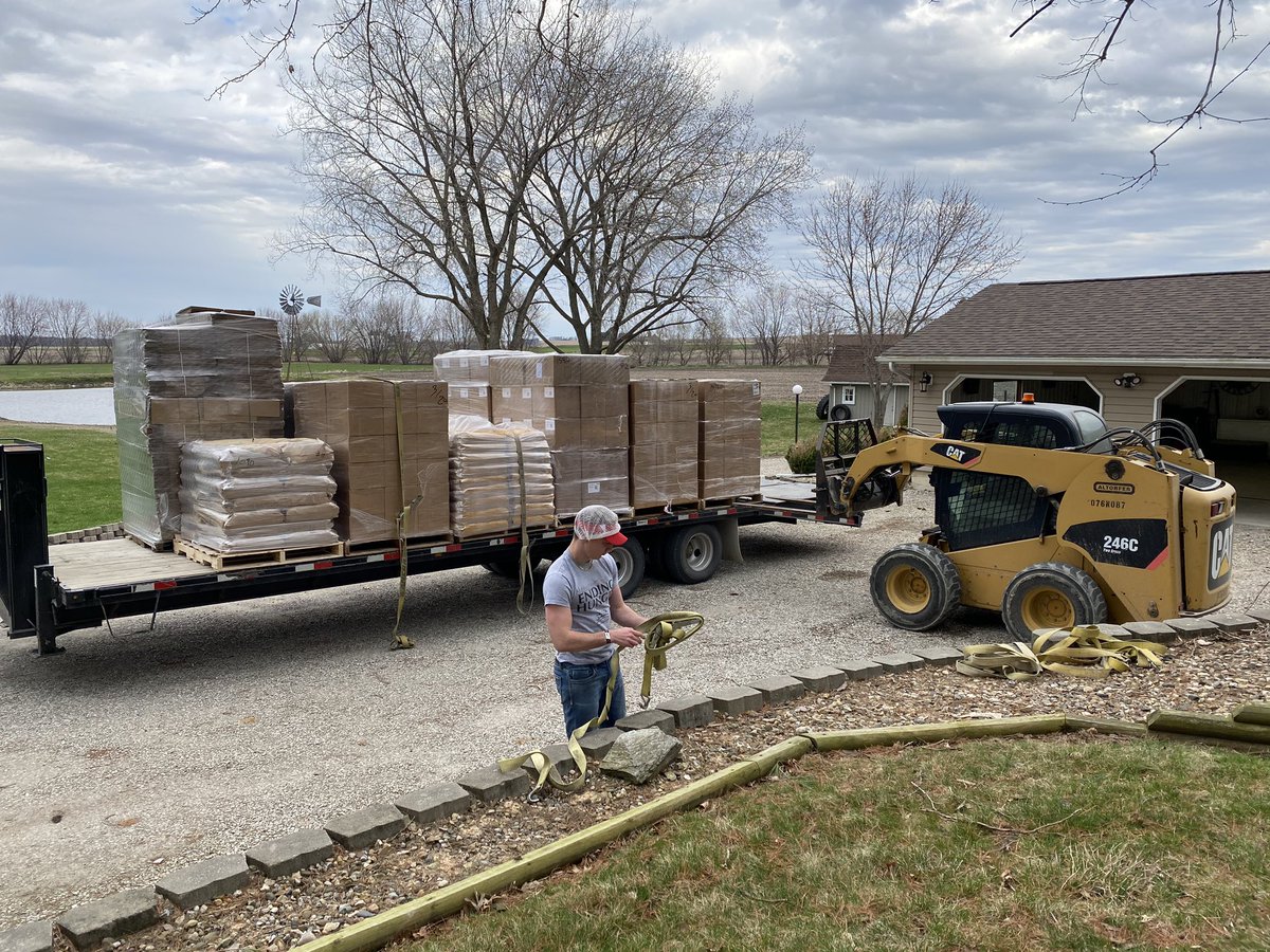 sdbradley07's tweet photo. Putting together 122,000 meals for people who are facing food insecurity right now with the family. @Outreachprgm https://t.co/4cF2eAmxfp