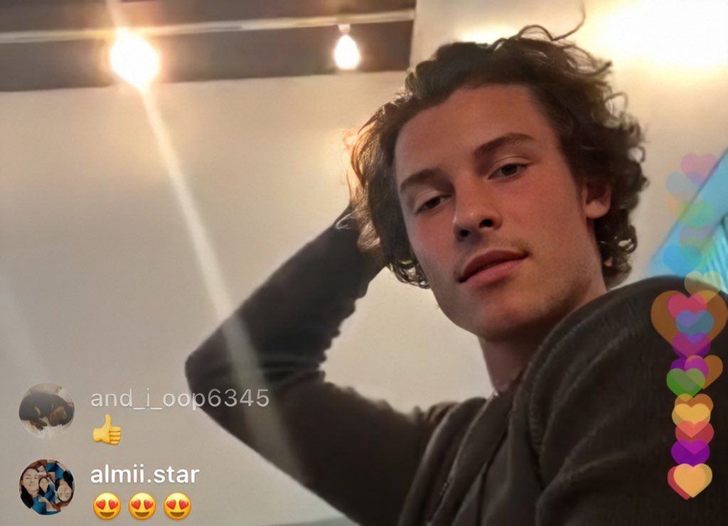 shawnroyal's tweet photo. ele ta com uma cara de adulto COMO que esse garoto cresce na minha frente desse jeito e eu não percebo https://t.co/zEwtQ2z7gD