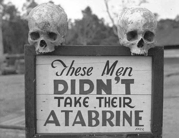 38 - Um anúncio mórbido para atabrine, um medicamento para a prevenção da malária, durante a Segunda Guerra Mundial.