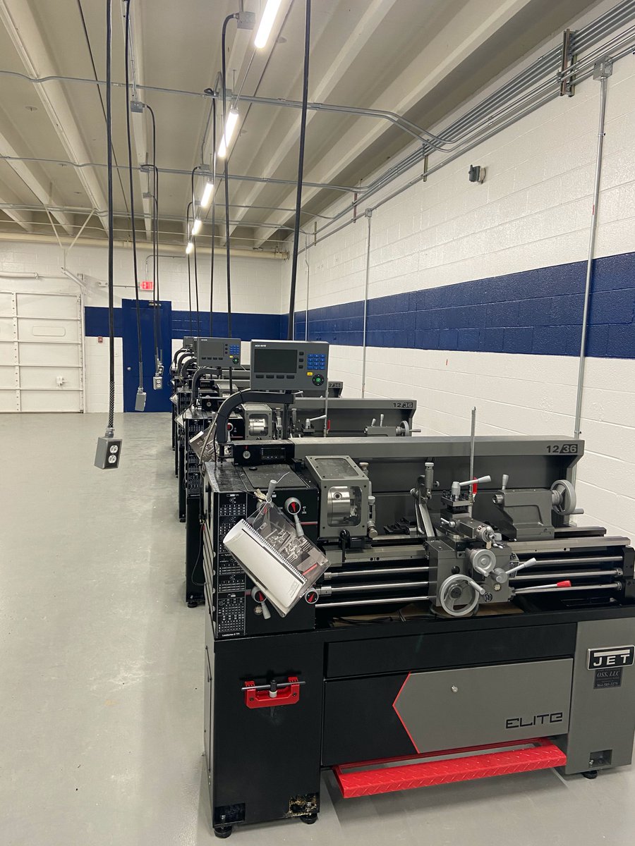 parkss12's tweet photo. Electricians finished Machining Lab! Getting closer to completion! #MachiningLab @rockinrams @rockatopnc @Chevy20000 @RockCoWorks @MyRockinghamCC @MoseleyArch @RCS_NC https://t.co/oPPTVGJmug