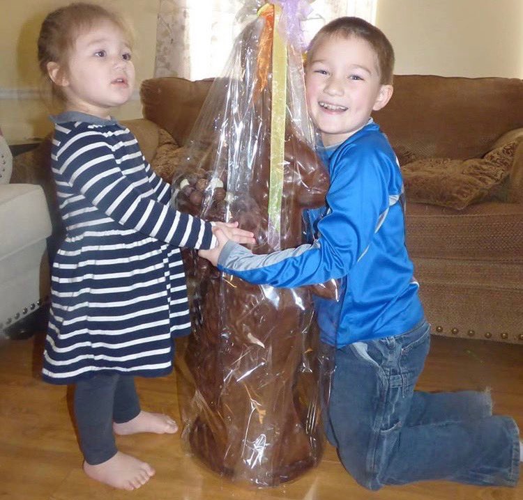 MShakeFactory's tweet photo. 🐇🍫 CONGRATULATIONS TO OUR TWO WINNERS OF EDDIE THE 30 LB CHOCOLATE EASTER BUNNY!!! 🍫🐇Every year our family has handcrafted a GIANT chocolate bunny to give away, and this year two lucky families get to celebrate Easter in style. Quarantine just got a whole lot sweeter! ☀️ https://t.co/TZBVxfflOY