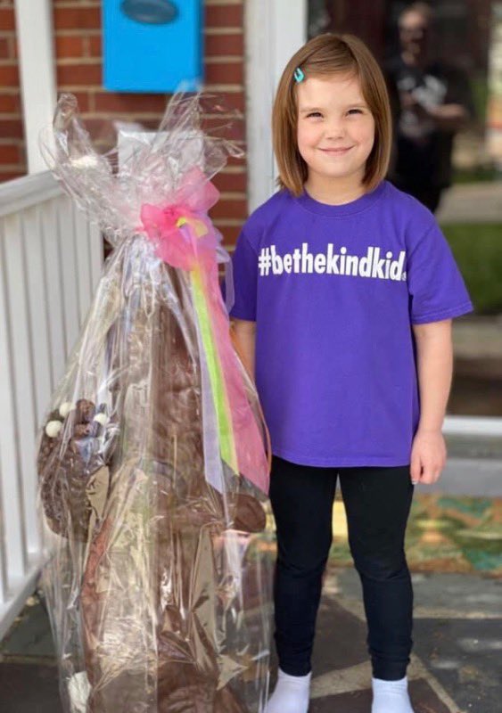 MShakeFactory's tweet photo. 🐇🍫 CONGRATULATIONS TO OUR TWO WINNERS OF EDDIE THE 30 LB CHOCOLATE EASTER BUNNY!!! 🍫🐇Every year our family has handcrafted a GIANT chocolate bunny to give away, and this year two lucky families get to celebrate Easter in style. Quarantine just got a whole lot sweeter! ☀️ https://t.co/TZBVxfflOY