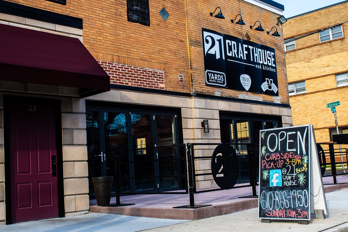 21crafthouse's tweet photo. 𝒯𝒽𝑒 𝓈𝓊𝓃 𝒾𝓈 𝑜𝓊𝓉 𝒶𝓃𝒹 𝓉𝒽𝑒 𝓀𝒾𝓉𝒸𝒽𝑒𝓃 𝒾𝓈 𝑜𝓅𝑒𝓃.
#21ToGo #21crafthouse #takeout #bethlehem #sunshine https://t.co/qTzGtfKUtQ
