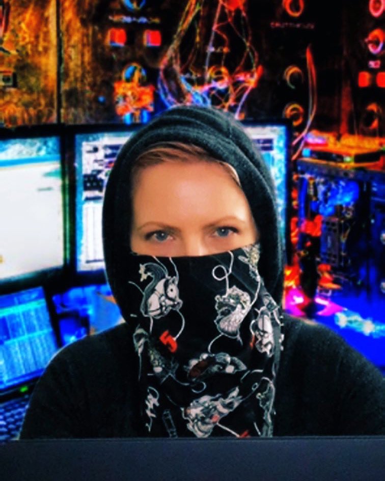 e2hln's tweet image. Finally, I can blend in with my @Hak5 bandana 😷💻
#staysafe #staypositive #friendlyhackers #hak5 #zoom #covid19