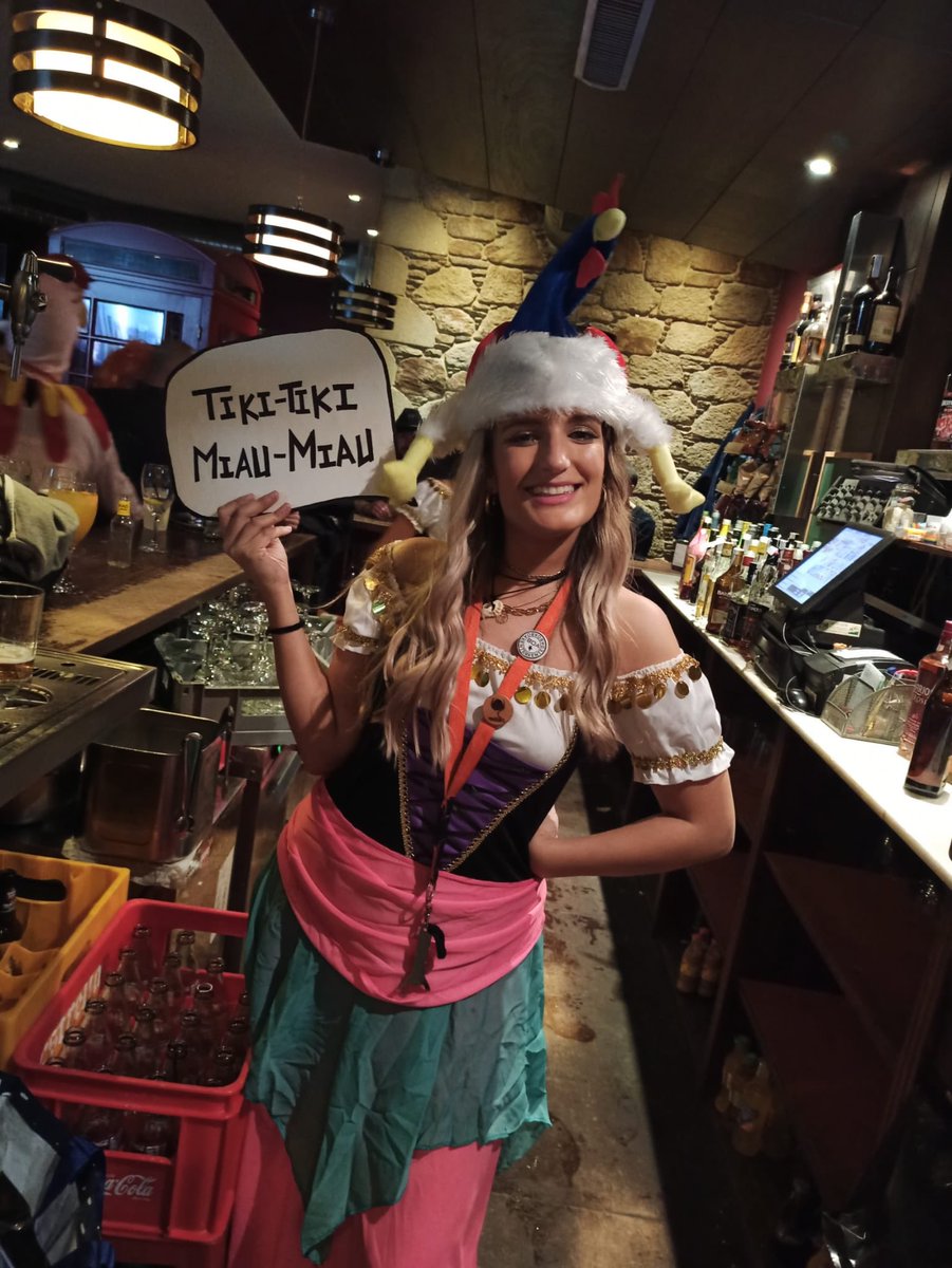 Era a máis feliz cun galo na cabeza!