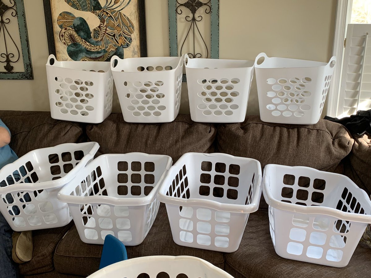 GiddeonThomas's tweet photo. #laundry with 9 people in the house. 😳 #aprilphotoaday #mess #day9 https://t.co/ciw3McxZEY