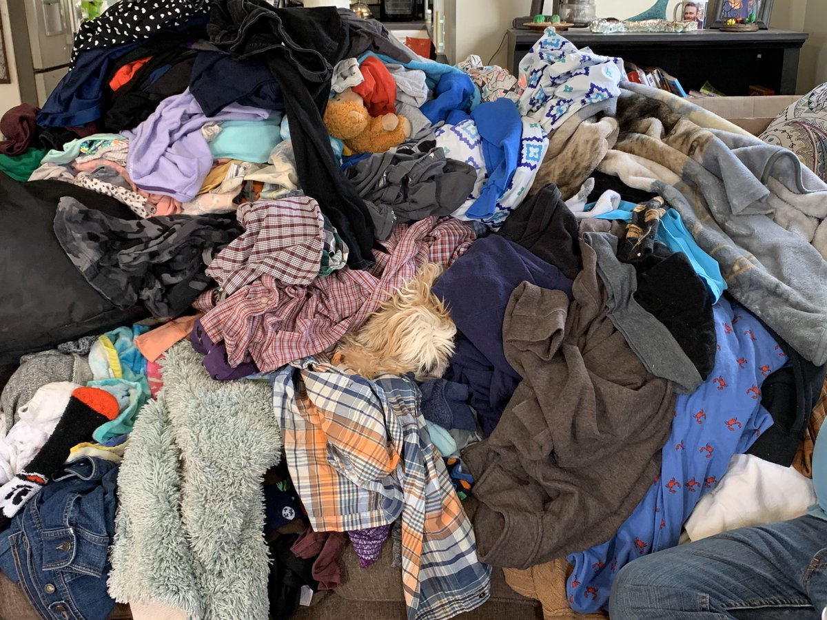 GiddeonThomas's tweet photo. #laundry with 9 people in the house. 😳 #aprilphotoaday #mess #day9 https://t.co/ciw3McxZEY