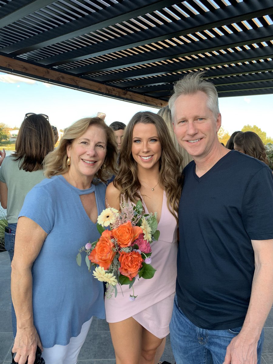 my parents have always pushed me to be the best person i can be and i’m sooo grateful to have them in my life ❤️ <a href="/STUCOHeath/">Heath StuCo</a> #helpinghawks20