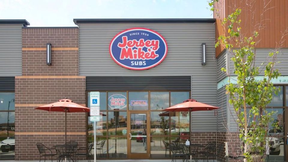 laila_app's tweet photo. 🌃 North Region Round 1️⃣🌃
(2) @jerseymikes 
(3) @Wawa https://t.co/S8pCDs0xPy