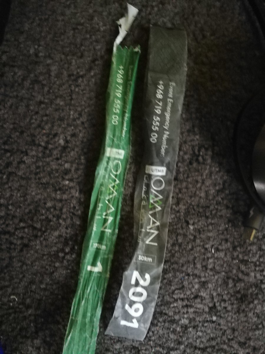 My finish line memory :)  
<a href="/OmanbyUTMB/">Oman by UTMB®</a>
  2019 // to celebrate a moment with new friends and bf #trailrunning #maywegototheplacesethatscareus #roadtoAlHemra