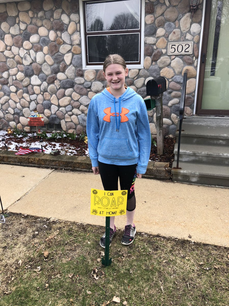 BCITIGERS's tweet image. Ms. Dierling, Mr. Spencer, Ms. Loechler and I had the privilege of delivering some “I Can ROAR at Home” signs to some amazing kids today. We are so proud of these kids and the hundreds of others who continue to shine! Keep ROARing!! #ssdtigers #BCITigers #KeepROARing