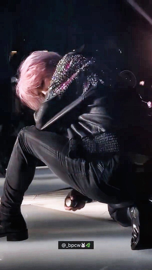 There& #39;s a lot of kitty hand Jimin. Truly iconic era.