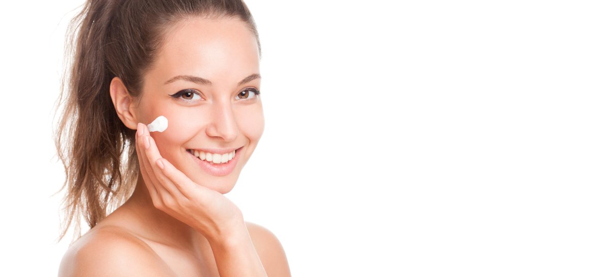 DERMAdoctor's tweet photo. Did you know April is #RosaceaAwarenessMonth? Rosacea is a chronic inflammatory skin condition that can cause redness, swelling and acne-like bumps. This month #DrAudrey will be sharing her #RosaceaTips and product recommendations๐น#skincare = #selfcare #DERMAdoctor https://t.co/M1AUVuckcr