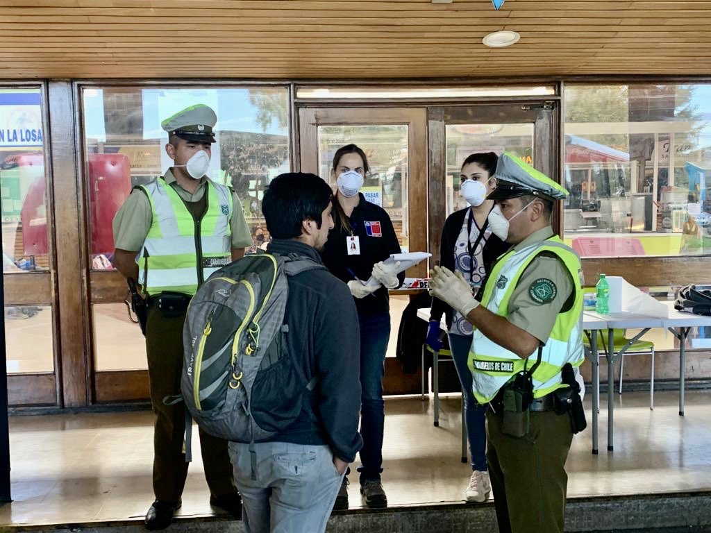seremisalud14's tweet photo. ✅En el terminal de Buses de #Valdiviacl se está llevando a cabo la fiscalización de uso de mascarilla en el transporte público, así como también la Barrera Sanitaria a quienes lleguen a la ciudad. https://t.co/lkrnPf6vGq