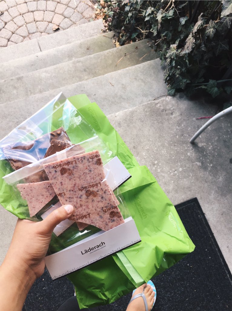work and snack on chocolates - my everyday schedule these days!

<a href="/Laderach_Swiss/">Läderach</a> #IOPsych <a href="/SMUSAhfx/">SMUSA</a>