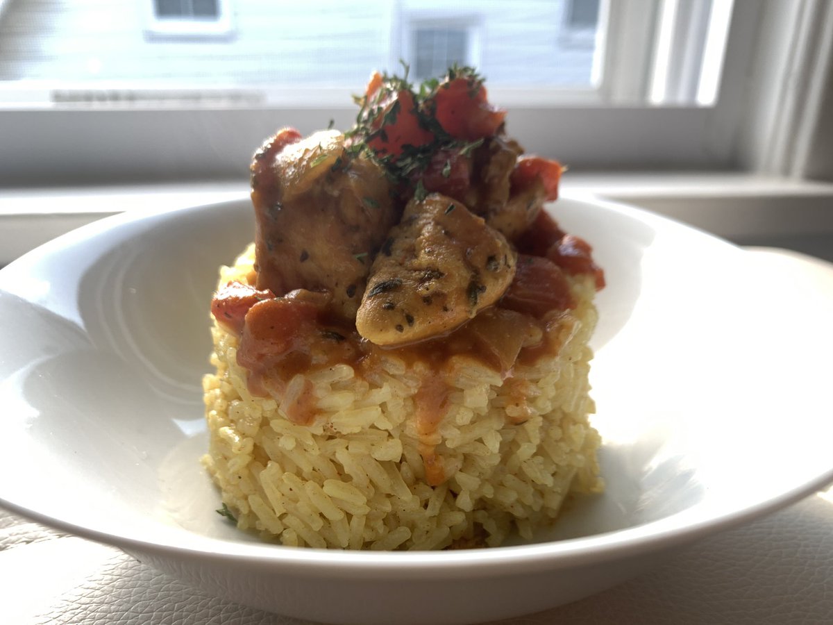 _LoveMeSomeJess's tweet photo. Today, I made coconut curry chicken over Indian style rice. (my sister made the rice) #CookingWithJess #andsometimeskat 🍴 https://t.co/KKVWtofFFN