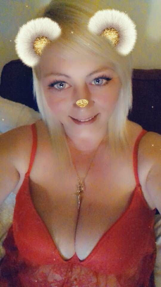Mistres06950347's tweet photo. Sitting on cam tonight how's going to join me #findomqween #domm #blackmail #cam @CenkHatayl @DirkHooper @fetishb2610 @petra_slave @ServingQueens @Subfat52 @Sugarda37442705 @james_slave https://t.co/SoyiMoX3rk